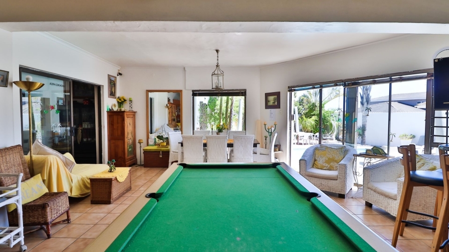 8 Bedroom Property for Sale in Country Club Western Cape